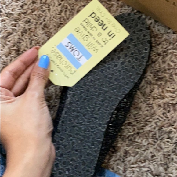 brand new black toms - Picture 4 of 4